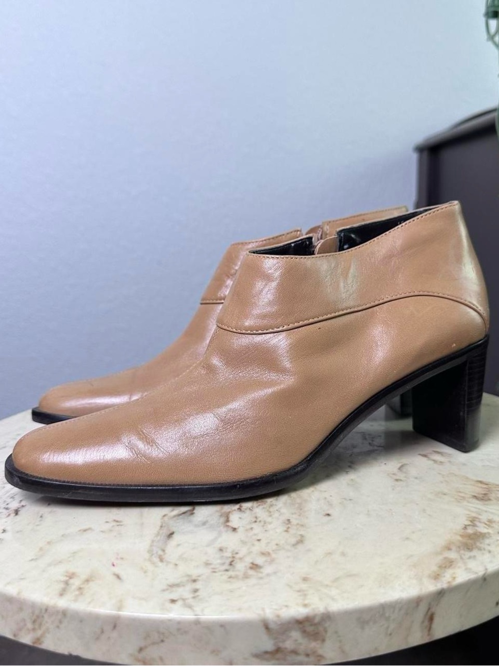 Vintage Etienne Aigner 90s early 2000s tan leather upper ankle boots Size 7.5